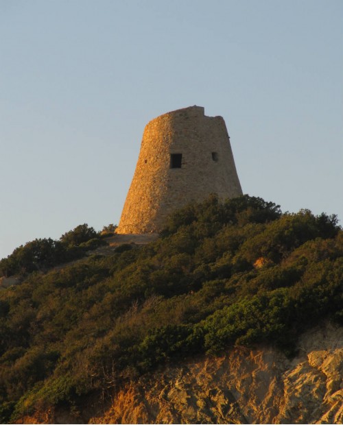 Trekking in Sardegna: sulle tracce della civiltà nuragica e degustazione di vini finale Trekking in Sardegna: sulle tracce della civiltà nuragica e degustazione di vini finale