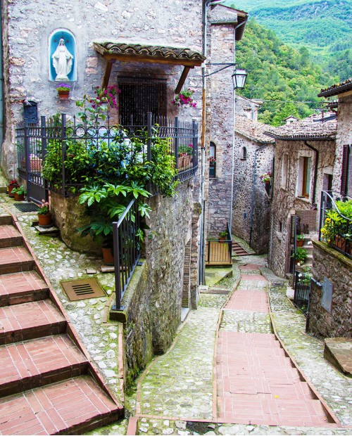 Weekend d'incanto con cena in albergo diffuso alla Cascata delle Marmore Weekend d'incanto con cena in albergo diffuso alla Cascata delle Marmore