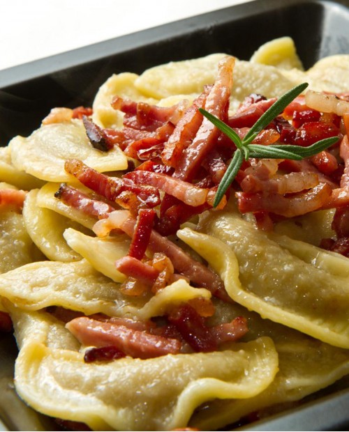 Cena in agriturismo con ricette tipiche della cucina bergamasca Cena in agriturismo con ricette tipiche della cucina bergamasca