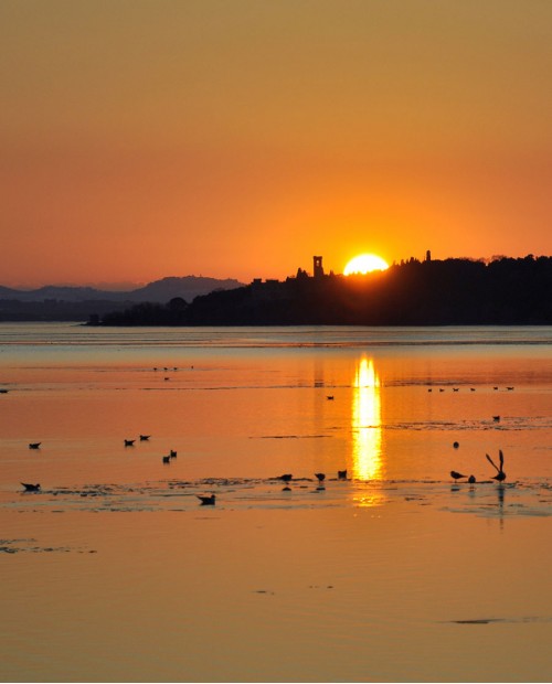 Weekend al lago con gli amici in un agriturismo in Umbria Weekend al lago con gli amici in un agriturismo in Umbria