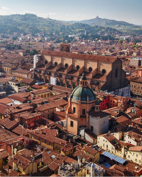 Bologna tra storia e cultura, tour guidato con degustazione Bologna tra storia e cultura, tour guidato con degustazione