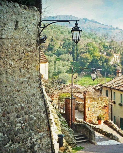 A spasso con il Poeta: tour ad Arquà Petrarca con degustazione di vini dei Colli Euganei A spasso con il Poeta: tour ad Arquà Petrarca con degustazione di vini dei Colli Euganei