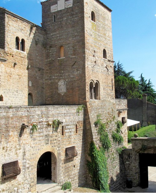 Tour guidato dei colli euganei e dei suoi borghi con cena tipica in enoteca Tour guidato dei colli euganei e dei suoi borghi con cena tipica in enoteca
