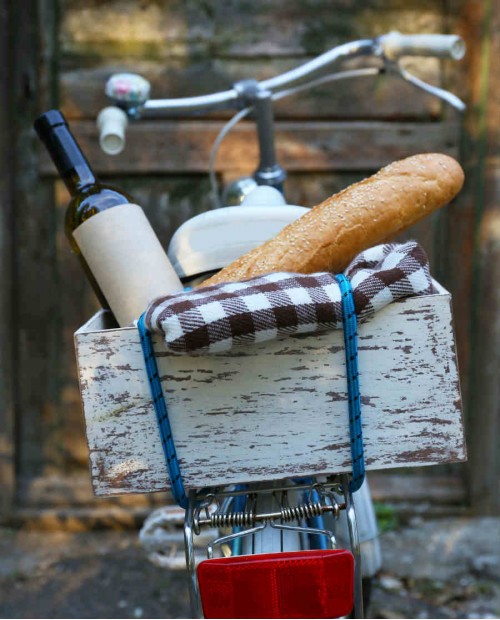 Cantina biologica in Valpolicella. In bici gustando aceto balsamico, grappa e vino Amarone Cantina biologica in Valpolicella. In bici gustando aceto balsamico, grappa e vino Amarone