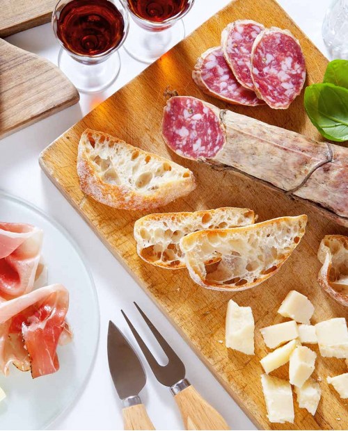 Degustazione di sapori tipici toscani in un borgo medievale Degustazione di sapori tipici toscani in un borgo medievale