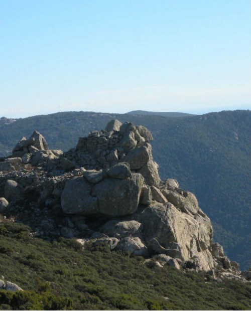Giornata di trekking tra arte e sapore nei boschi della Sardegna Giornata di trekking tra arte e sapore nei boschi della Sardegna