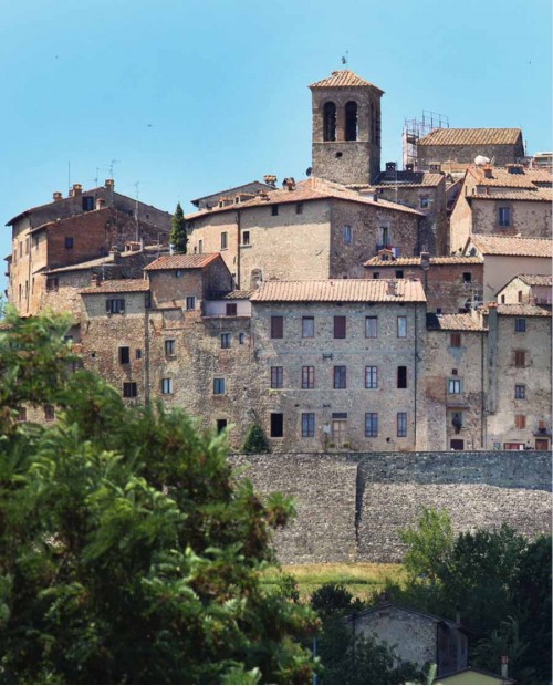 Passeggiando ad Anghiari, assaggi di olio toscano e pranzo in frantoio Passeggiando ad Anghiari, assaggi di olio toscano e pranzo in frantoio