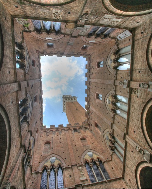 Notte in bioagriturismo a Siena con cena di prodotti tipici Notte in bioagriturismo a Siena con cena di prodotti tipici