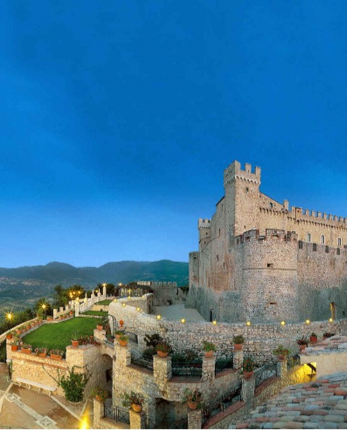 Come in una favola: weekend al castello medievale nei pressi di Roma e cena romantica Come in una favola: weekend al castello medievale nei pressi di Roma e cena romantica