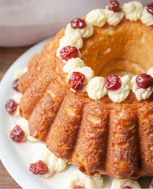 Napoli da gustare e da vedere . Pizza fritta, sfogliatella, babà e giro della città Napoli da gustare e da vedere . Pizza fritta, sfogliatella, babà e giro della città