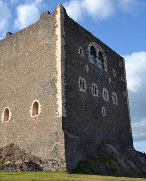 Catania privata: tour dei Castelli Etnei e pranzo in ristorante tipico siciliano Catania privata: tour dei Castelli Etnei e pranzo in ristorante tipico siciliano