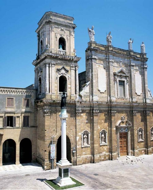 Slow Puglia: tour a Brindisi con degustazione di vini e delizie salentine Slow Puglia: tour a Brindisi con degustazione di vini e delizie salentine