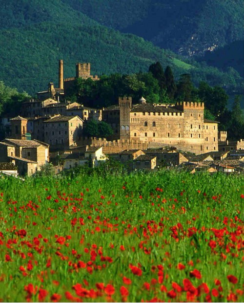 Nel cuore delle Marche al Castello di Caldarola: visita e degustazione di Vernaccia e Ciauscolo Nel cuore delle Marche al Castello di Caldarola: visita e degustazione di Vernaccia e Ciauscolo