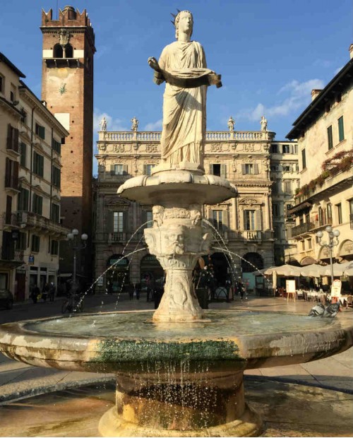 Arte e amore nella romantica Verona: tour privato con degustazione di vini veneti Arte e amore nella romantica Verona: tour privato con degustazione di vini veneti