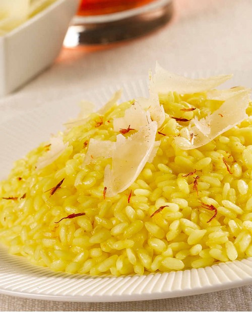 Giornata al profumo di zafferano: dalla raccolta alla degustazione della spezia più costosa al mondo Giornata al profumo di zafferano: dalla raccolta alla degustazione della spezia più costosa al mondo