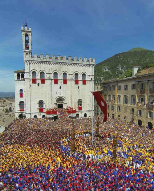 Passeggiata storico-naturalistica a Gubbio sulle orme dei ceraioli e degustazione della Crescia Passeggiata storico-naturalistica a Gubbio sulle orme dei ceraioli e degustazione della Crescia