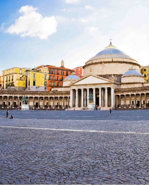 Tipicamente Napoli tour: dal centro storico allo street food di specialità partenopee Tipicamente Napoli tour: dal centro storico allo street food di specialità partenopee