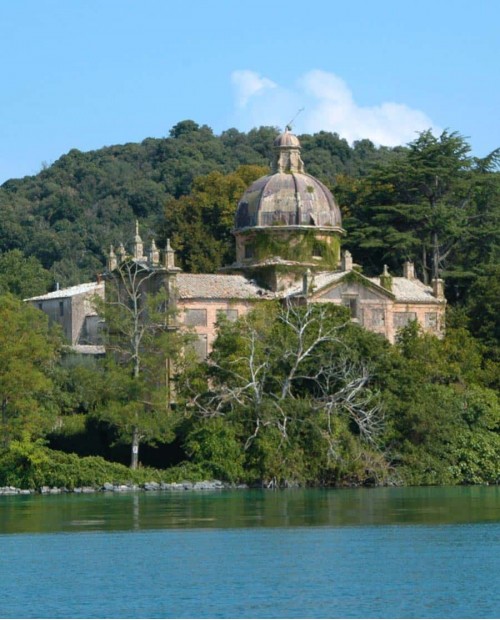 Tour in barca sul lago di Bolsena con sushi tasting Tour in barca sul lago di Bolsena con sushi tasting